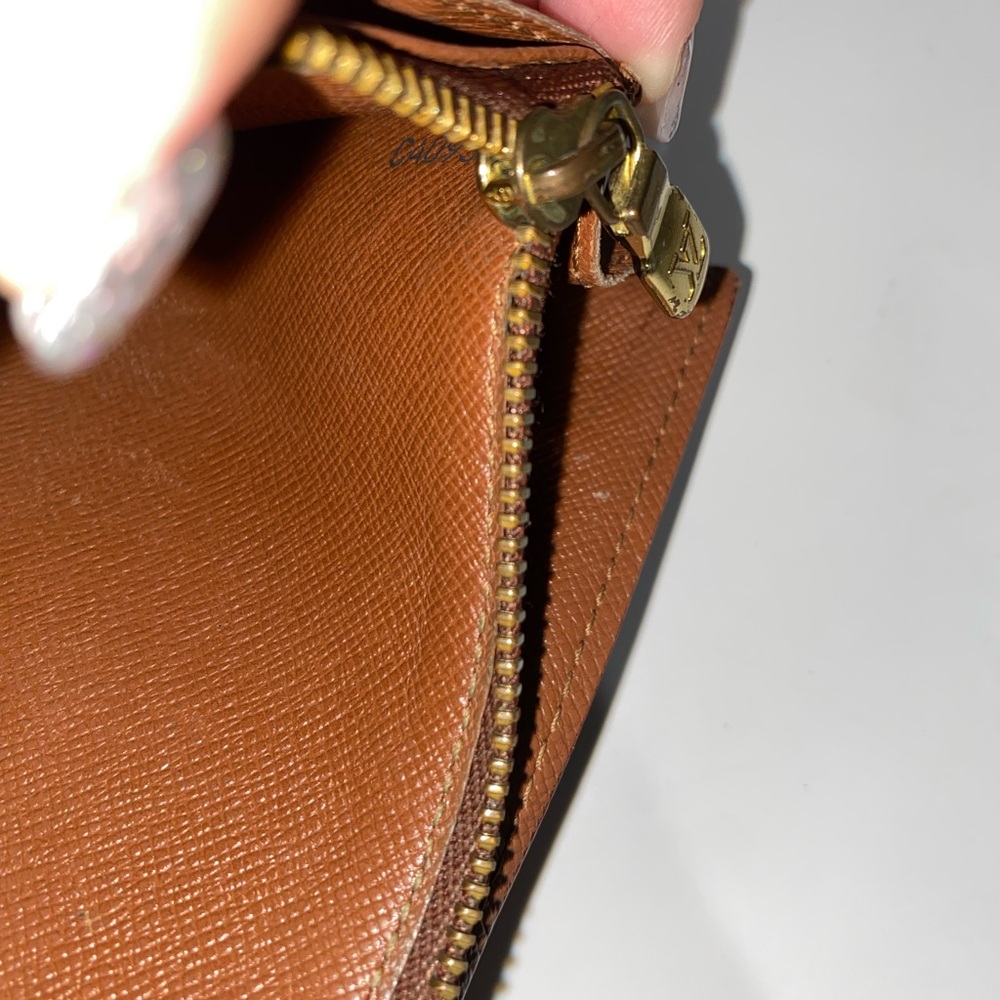 Louis Vuitton Brown Monogram Wallet - Picture 9 of 9